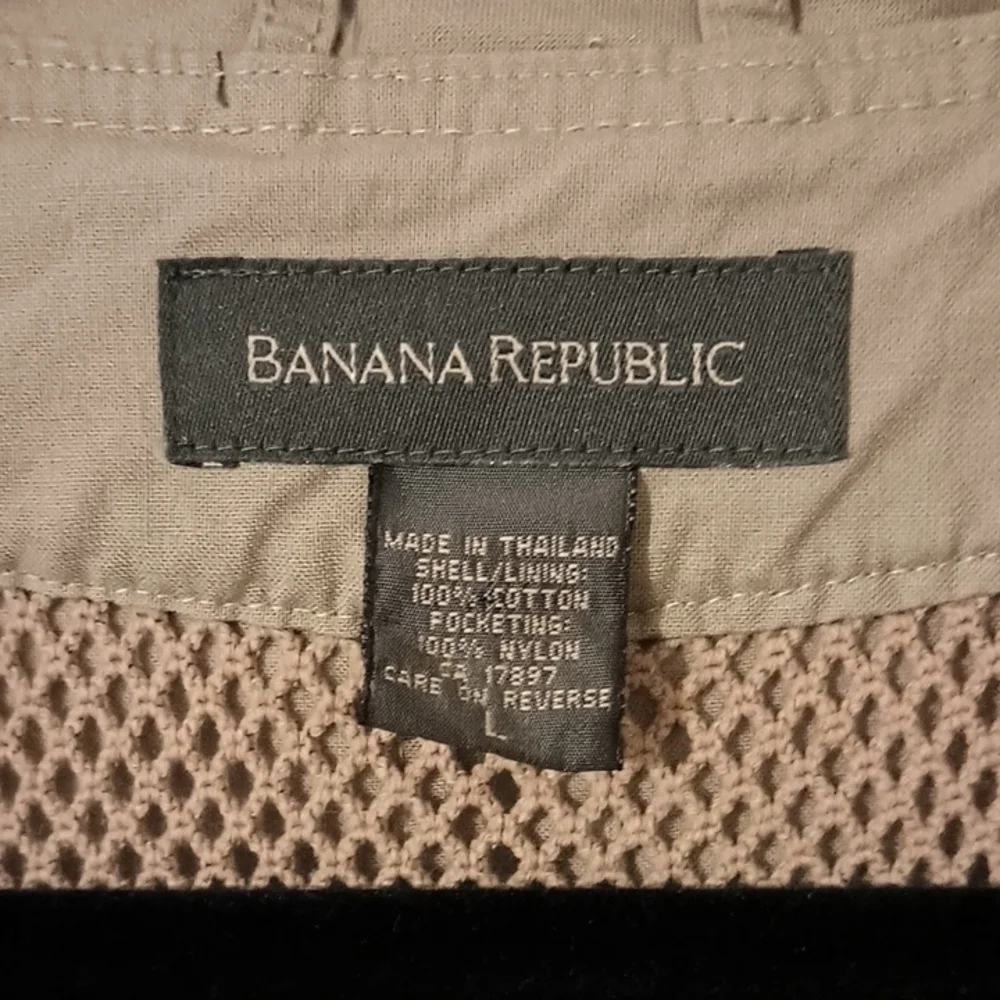 Vintage Banana Republic 1980's Men's Multi-Pocket Fishing/Utility Vest in Khaki